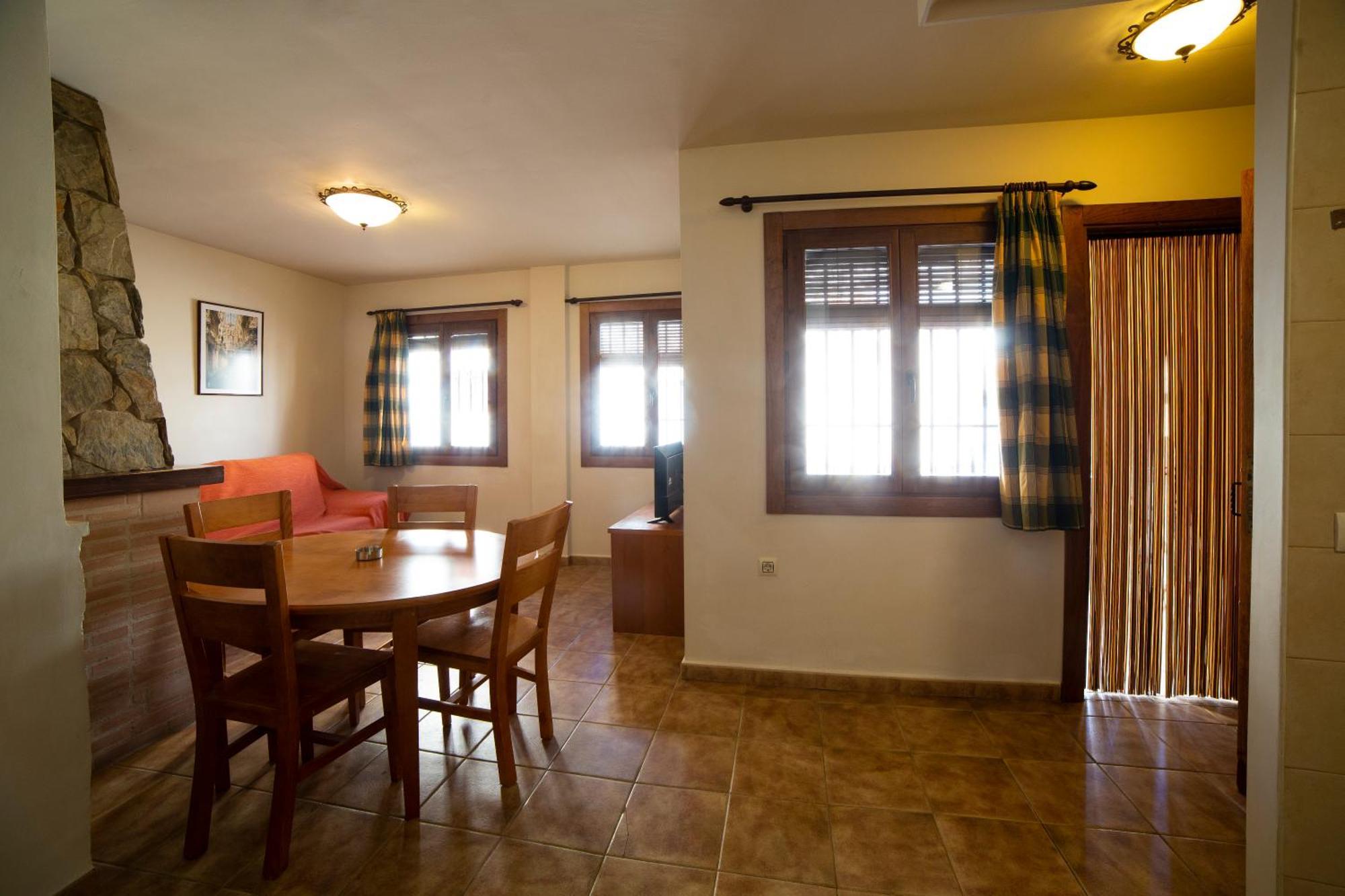 Apartamentos Berrocal Alcala del Jucar Exterior foto